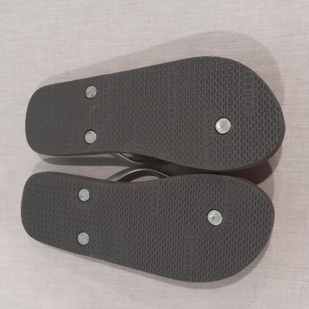 Flip Flops - Picture 3 of 9